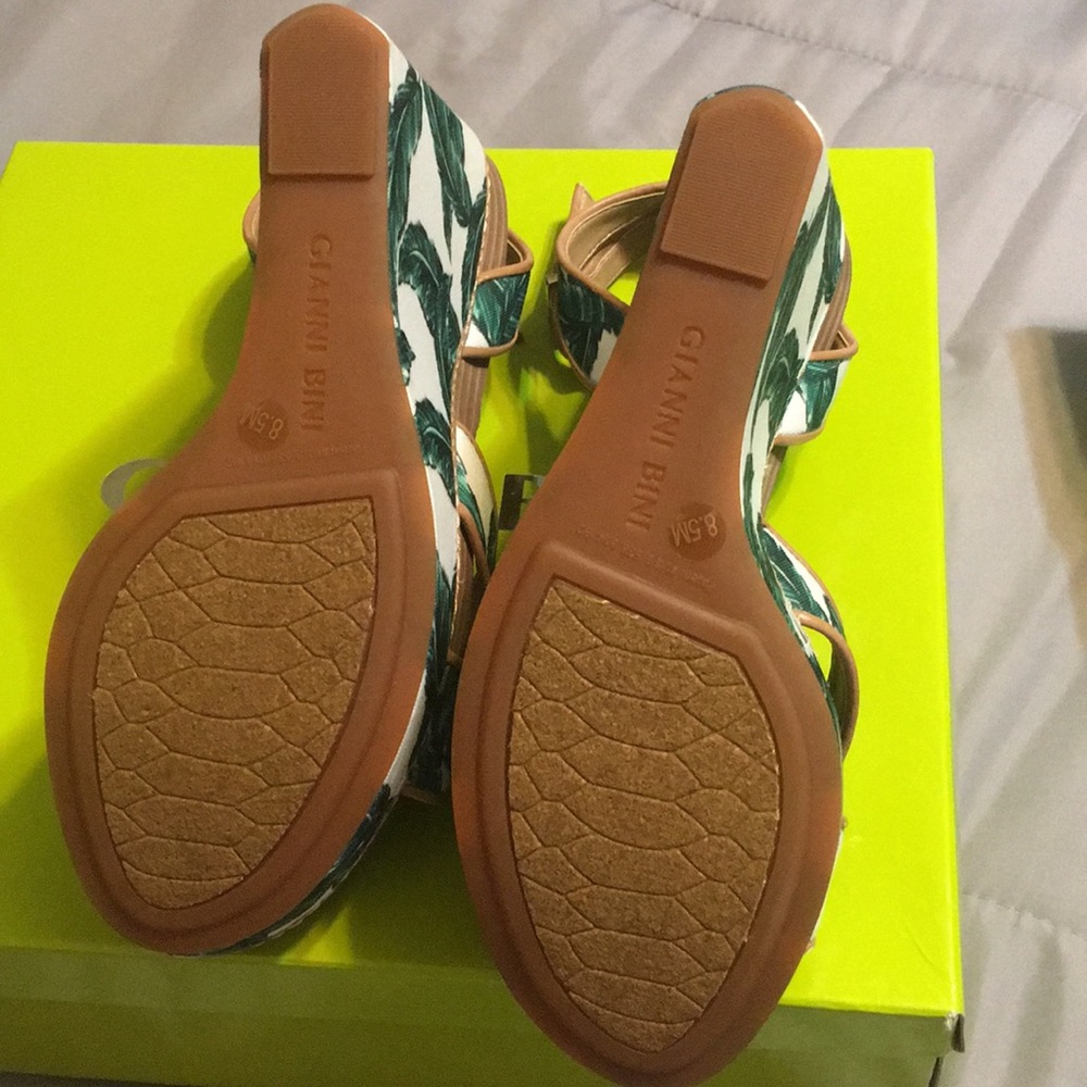 Shoes - Picture 4 of 5